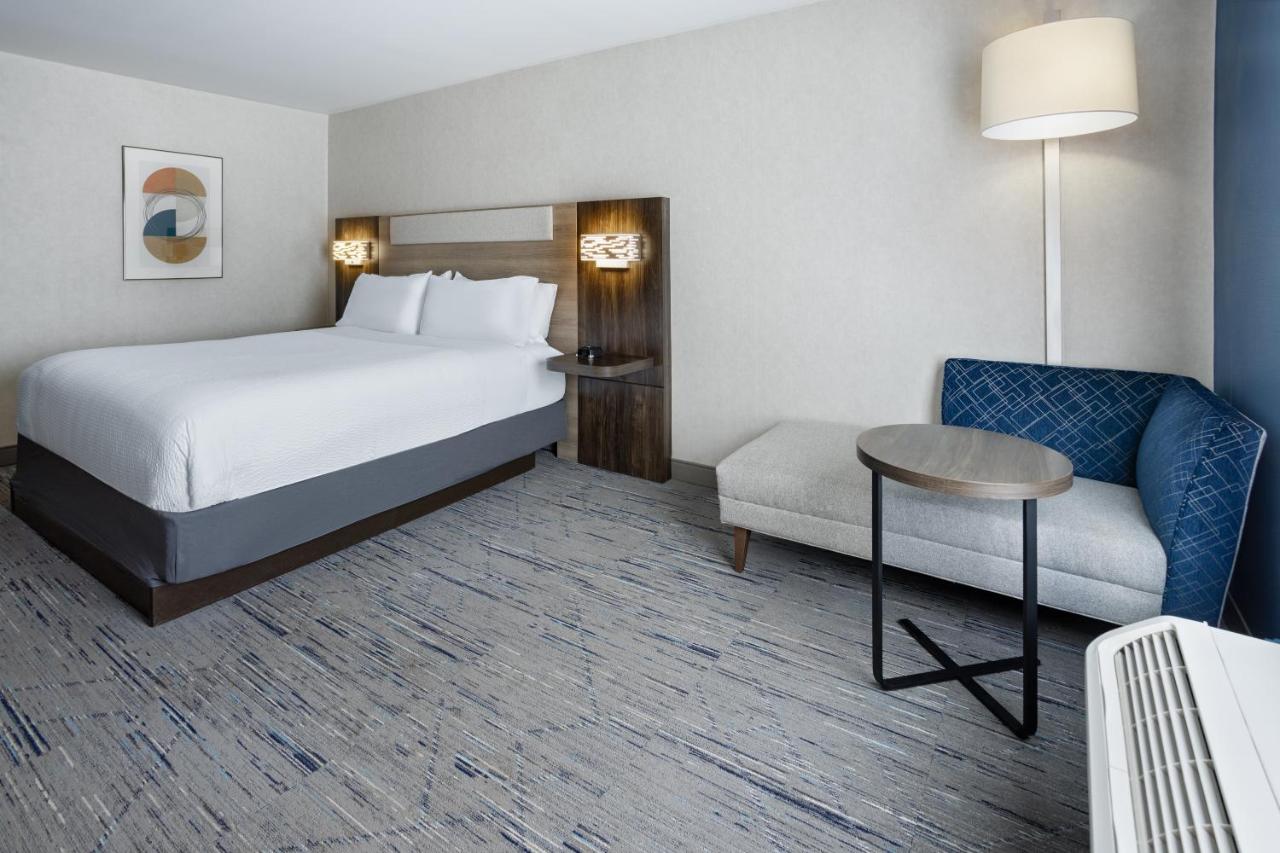 King Room - Non-Smoking at Holiday Inn Express Hotel & Suites Brattleboro by IHG