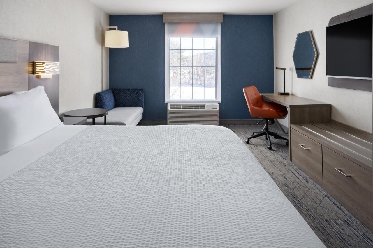 King Room - Non-Smoking at Holiday Inn Express Hotel & Suites Brattleboro by IHG