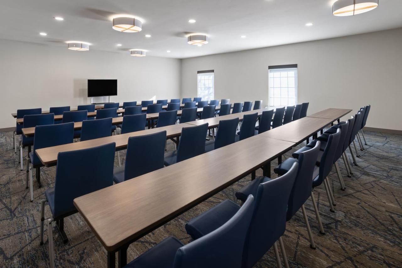 | Holiday Inn Express Hotel & Suites Brattleboro, an IHG Hotel