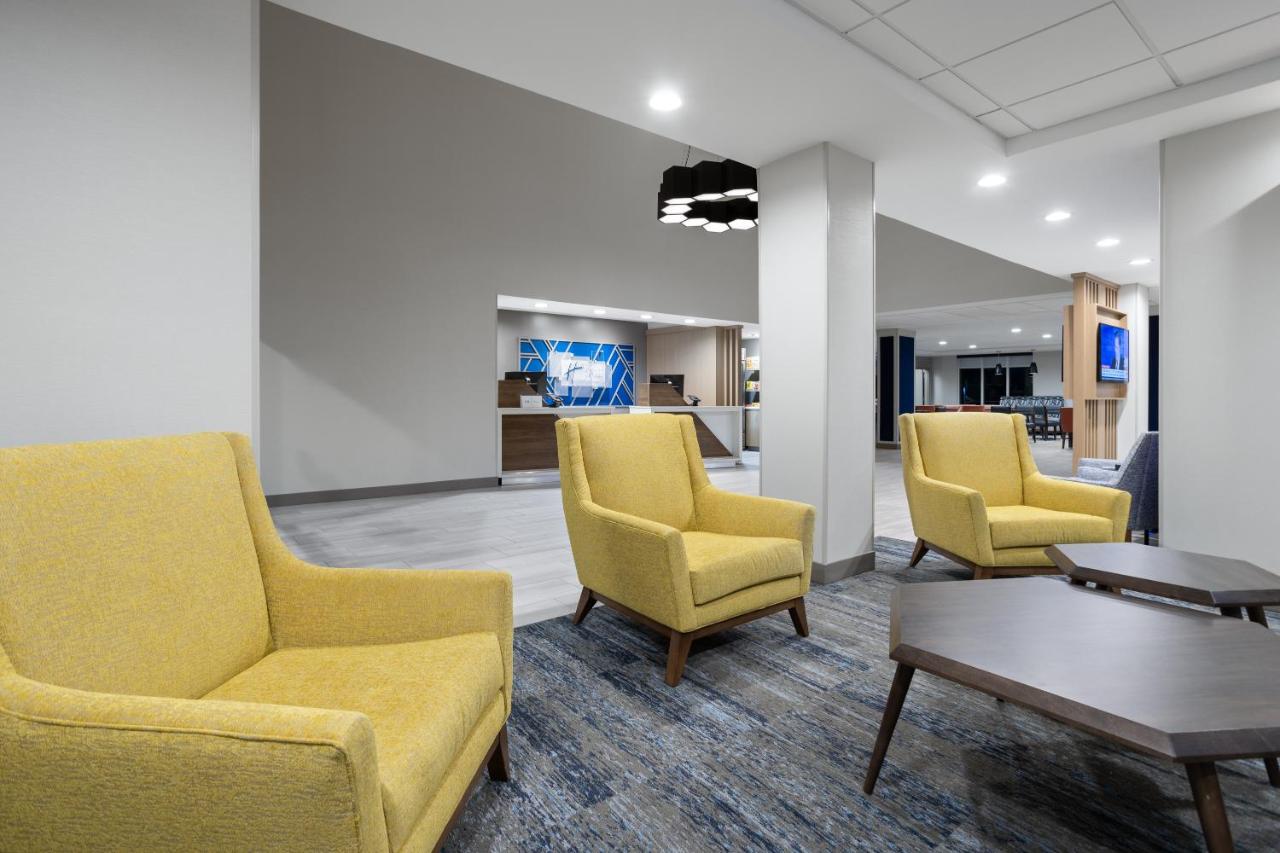 | Holiday Inn Express Hotel & Suites Brattleboro, an IHG Hotel