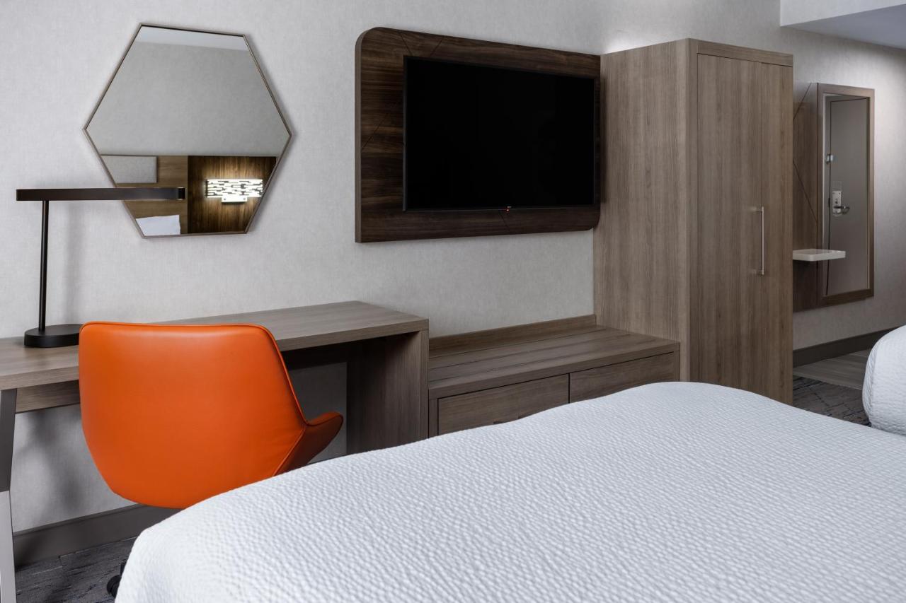 Suite - Hearing Accessible - Non-Smoking at Holiday Inn Express Hotel & Suites Brattleboro by IHG