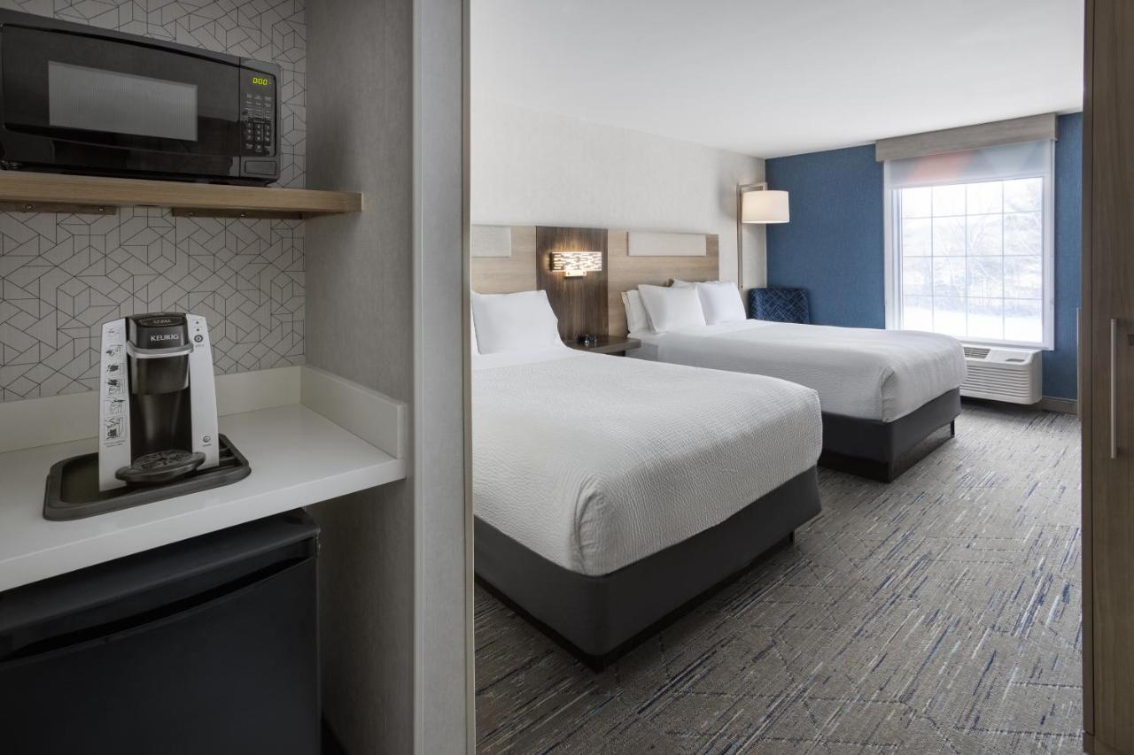 | Holiday Inn Express Hotel & Suites Brattleboro, an IHG Hotel