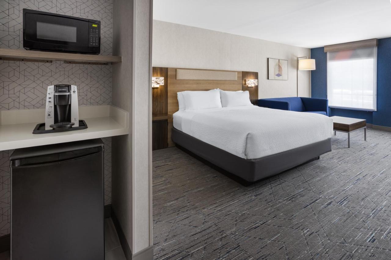 | Holiday Inn Express Hotel & Suites Brattleboro, an IHG Hotel