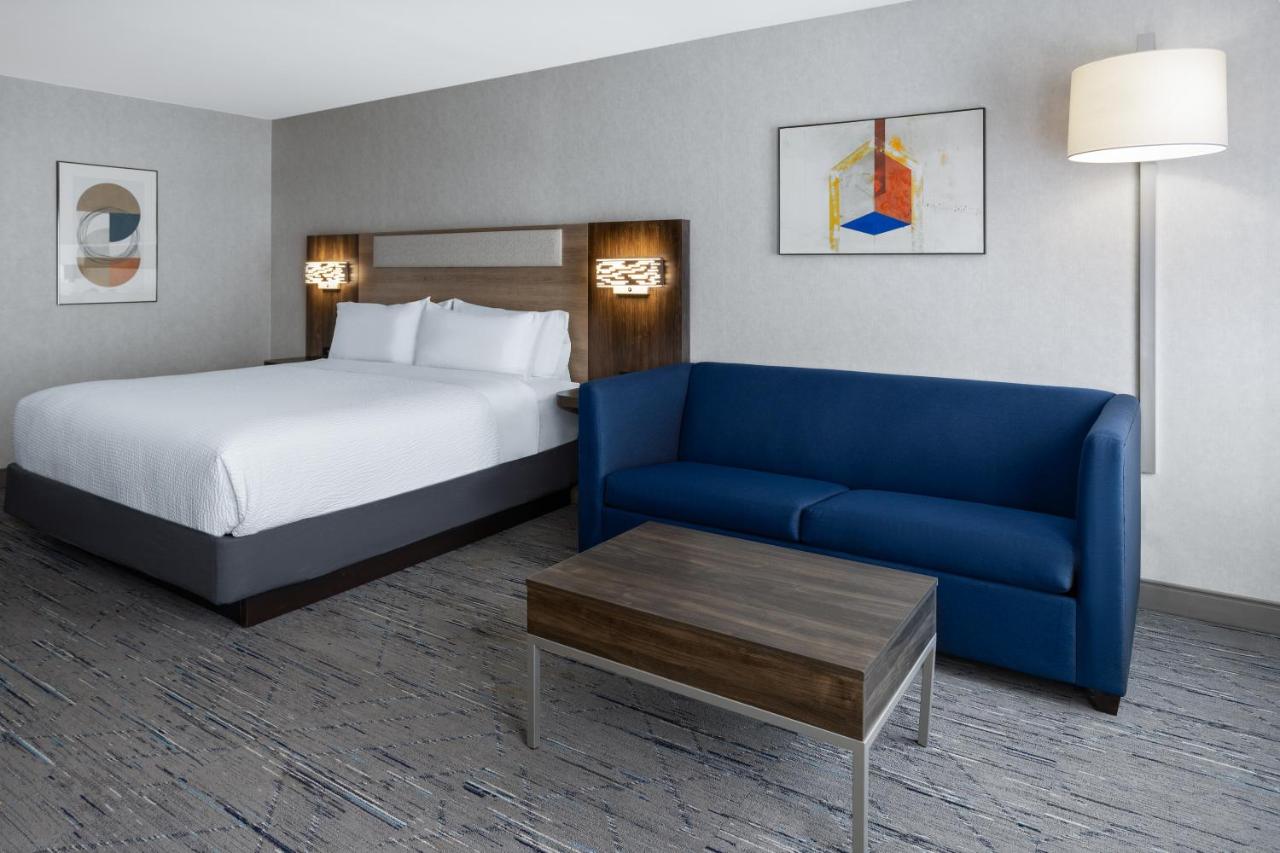 | Holiday Inn Express Hotel & Suites Brattleboro, an IHG Hotel