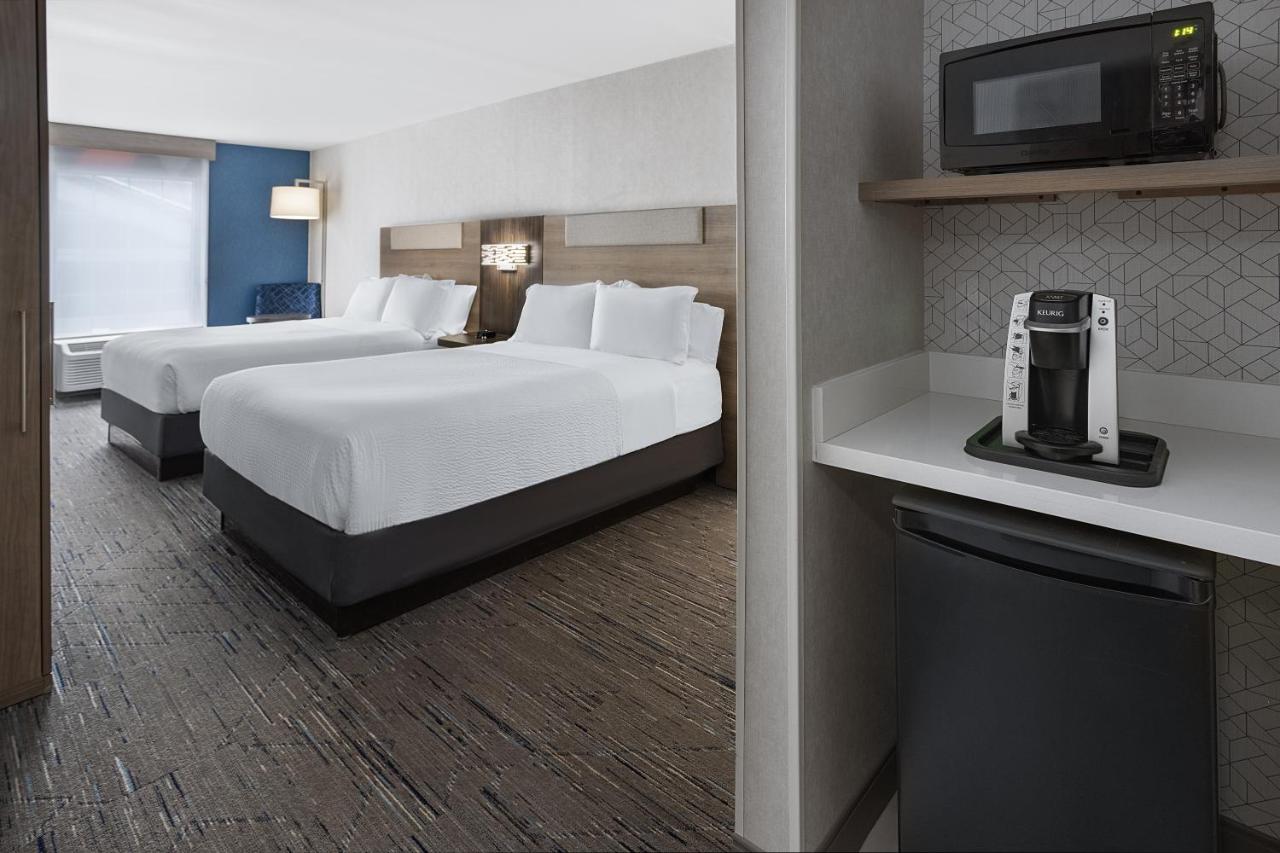 | Holiday Inn Express Hotel & Suites Brattleboro, an IHG Hotel