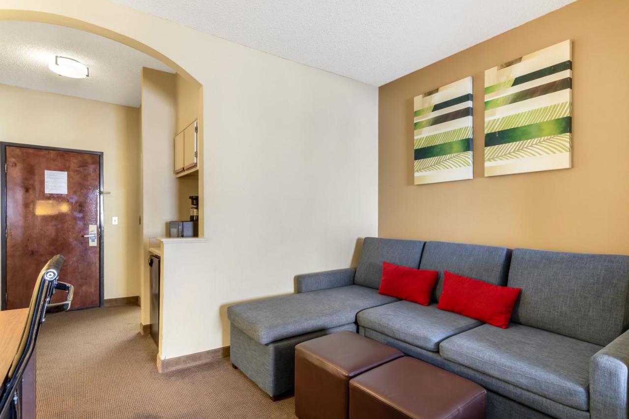 Double Suite at Comfort Suites Bush Intercontinental Airport