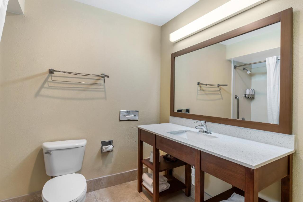 Double Suite at Comfort Suites Bush Intercontinental Airport