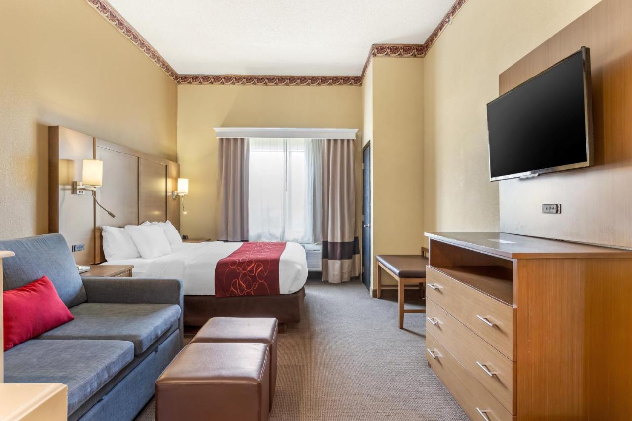 King Suite at Comfort Suites Bush Intercontinental Airport