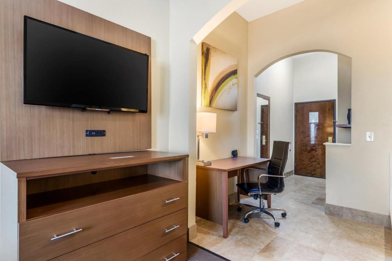 Double Suite at Comfort Suites Bush Intercontinental Airport