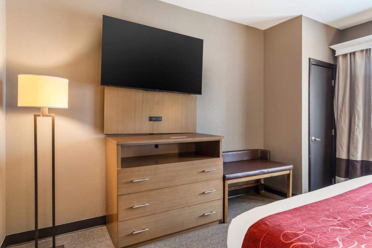 Double Suite at Comfort Suites Bush Intercontinental Airport