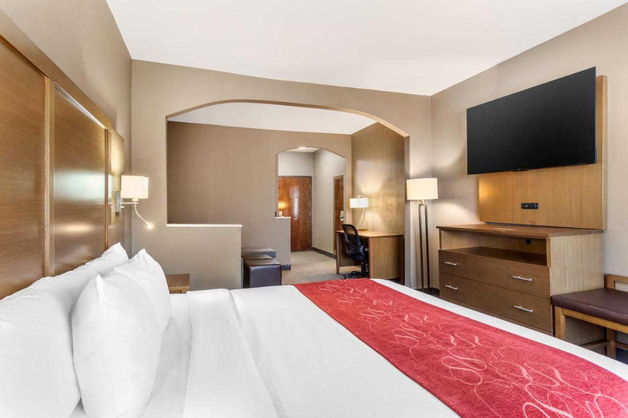 King Suite at Comfort Suites Bush Intercontinental Airport