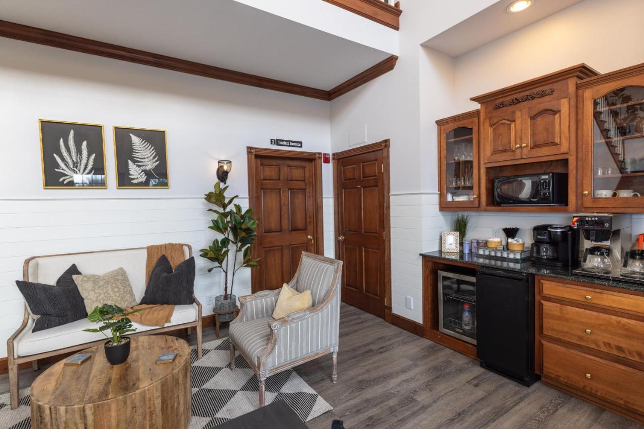  | Hillside Inn