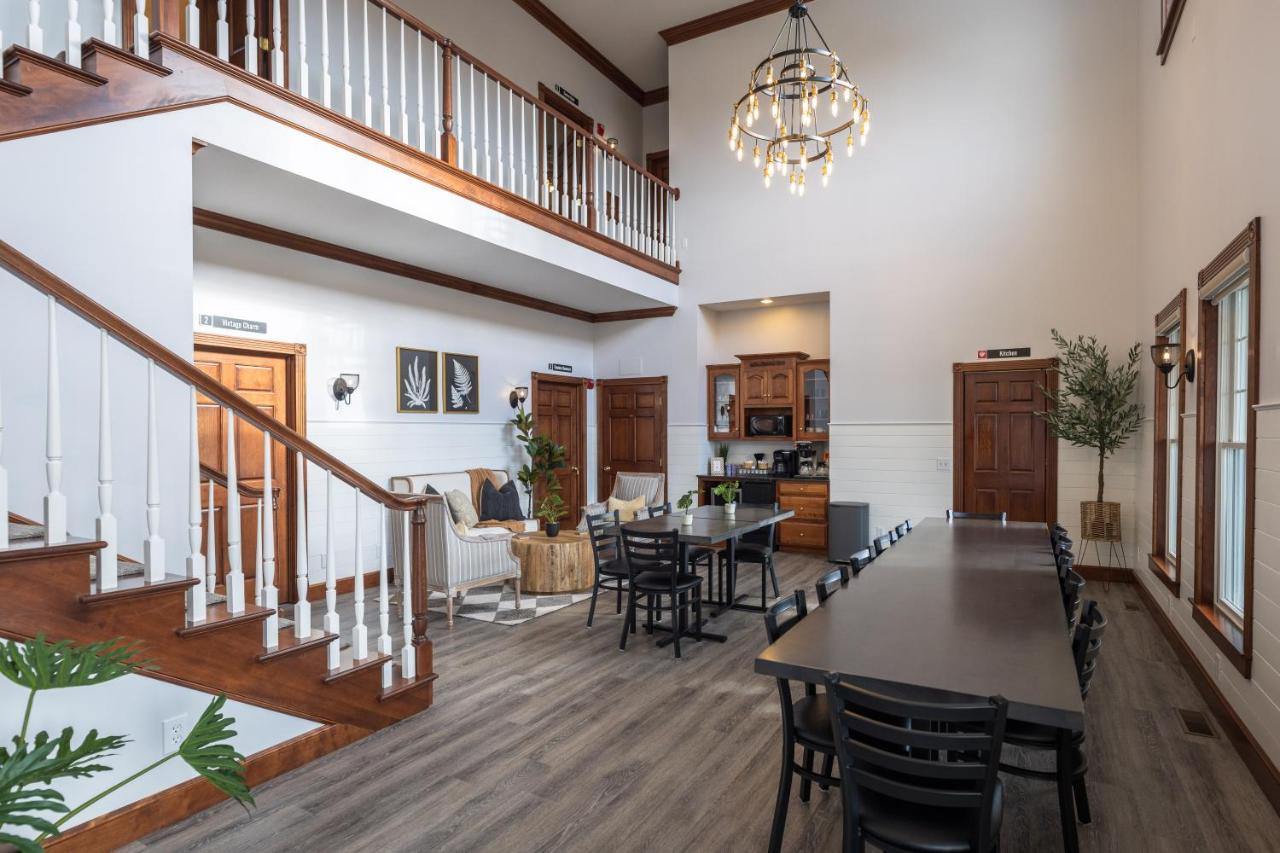 | Hillside Inn