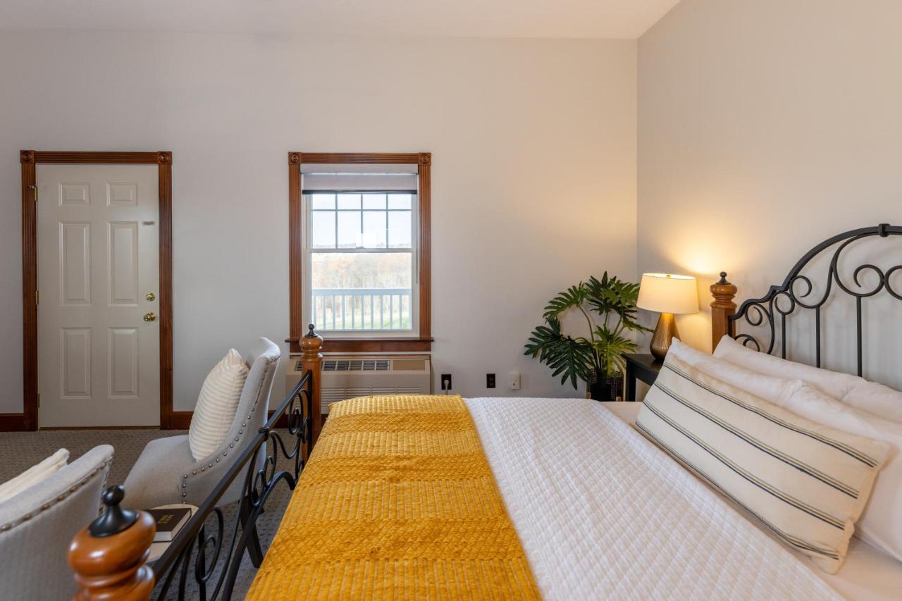  | Hillside Inn
