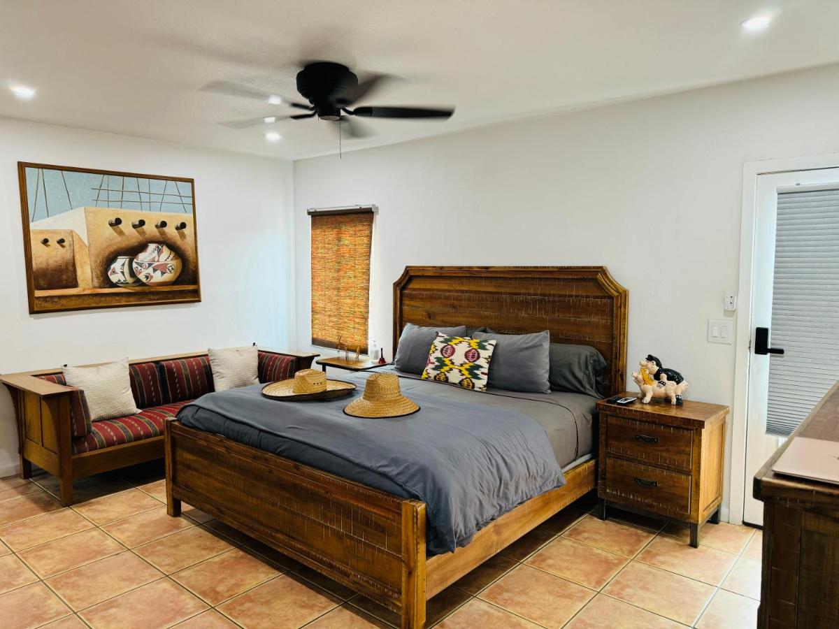 Deluxe King Studio at Mi Kasa Hot Springs 420, Adults only, Clothing Optional