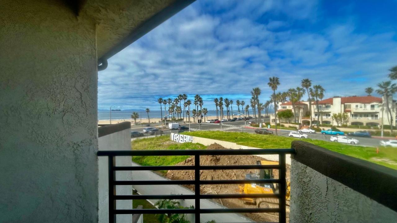 King Room with Balcony at Huntington Beach Inn
