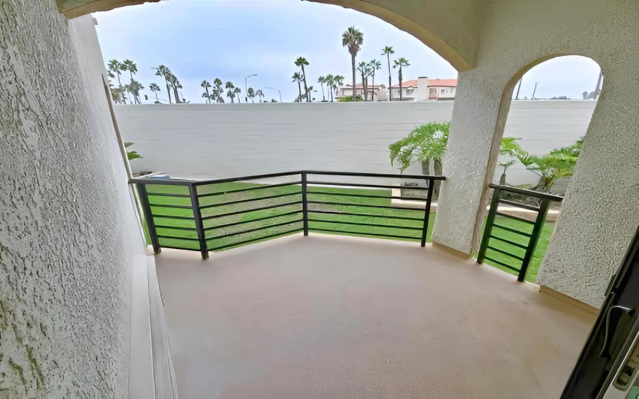 Standard King Room at Huntington Beach Inn