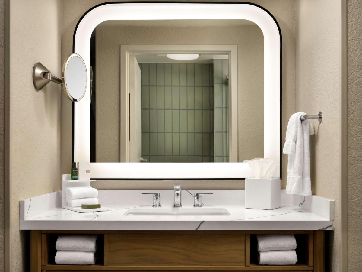 Queen Suite with Pool View at Caribe Royale Orlando, WorldHotels Elite