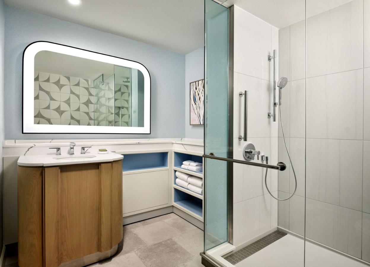 Deluxe King Suite at Caribe Royale Orlando, WorldHotels Elite