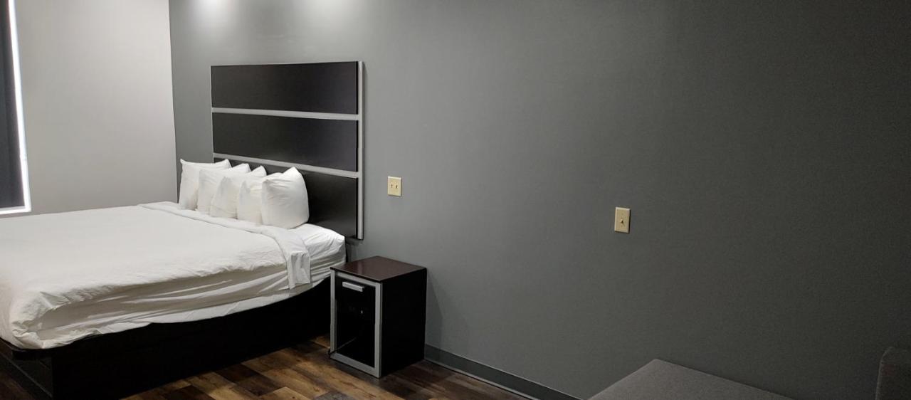 | Sans Boutique Hotel & Suites