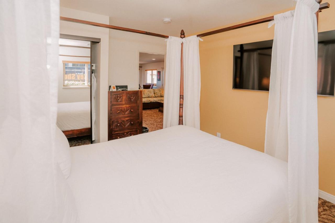Superior Suite with Sea View at Pantai Inn