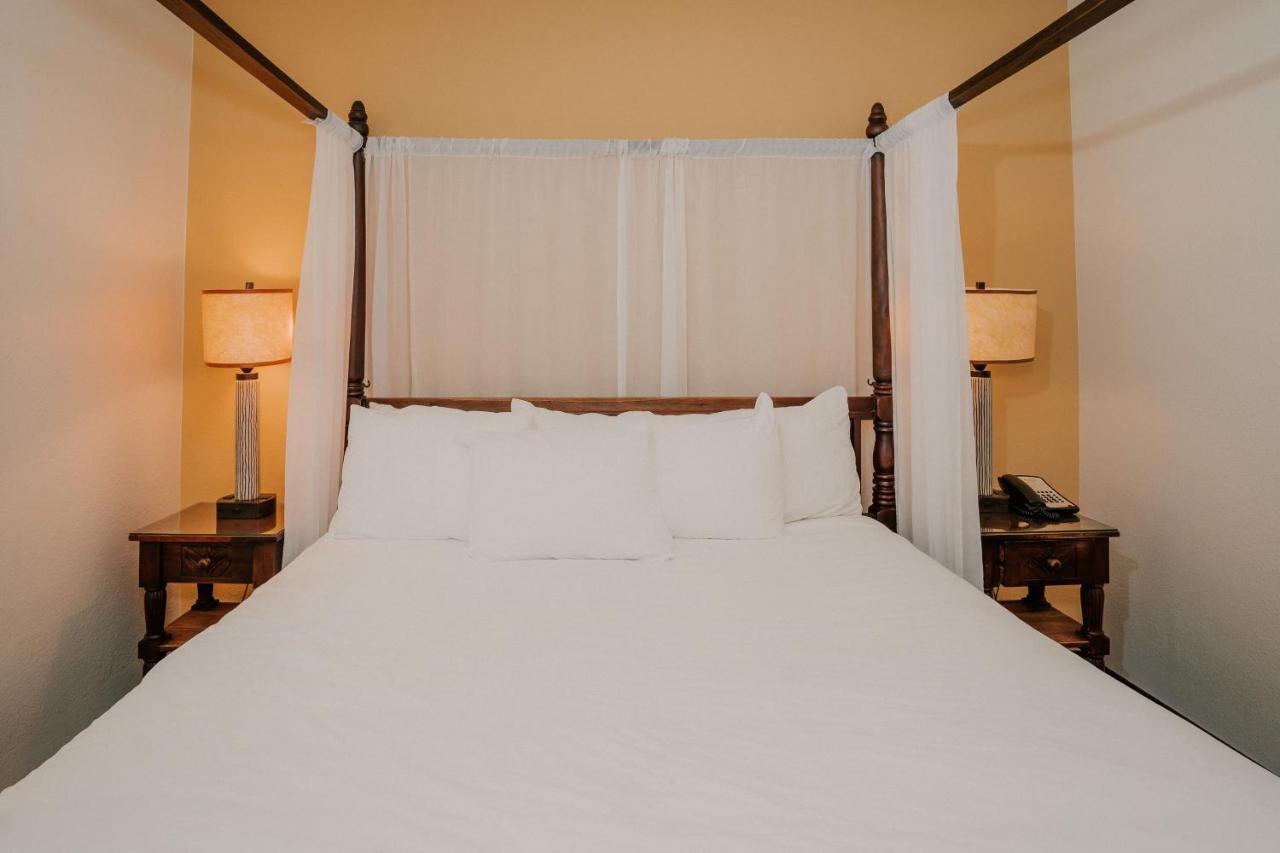 Suite at Pantai Inn