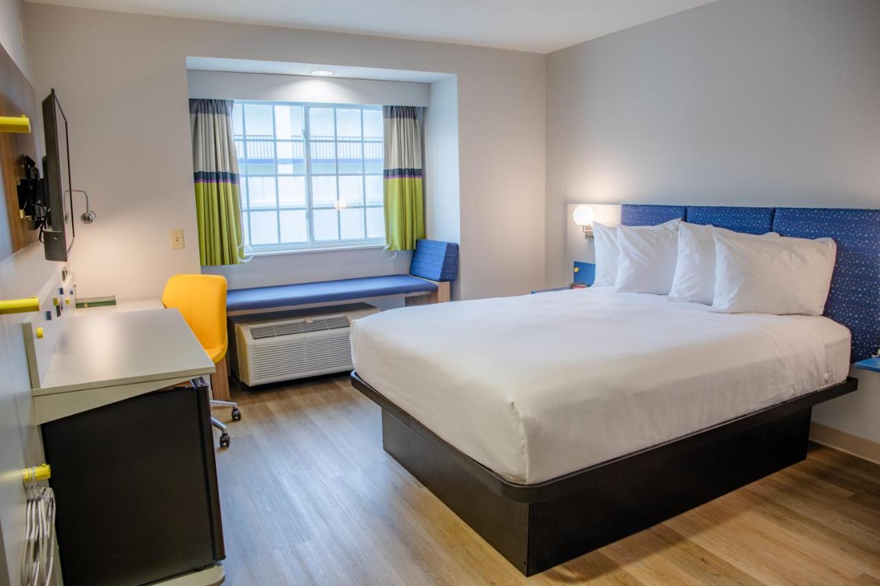 Queen Room - Accessible/Non-Smoking at Microtel Inn & Suites by Wyndham Kingsland Naval Base I-95