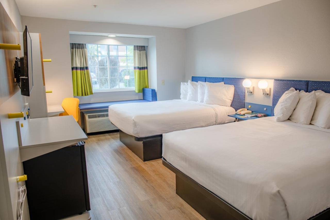 Deluxe Queen Room with Two Queen Beds at Microtel Inn & Suites by Wyndham Kingsland Naval Base I-95