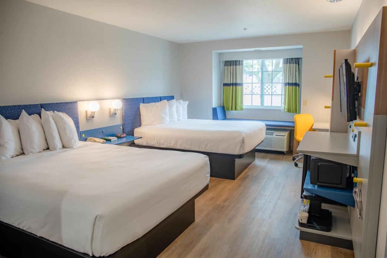 Deluxe Queen Room with Two Queen Beds at Microtel Inn & Suites by Wyndham Kingsland Naval Base I-95