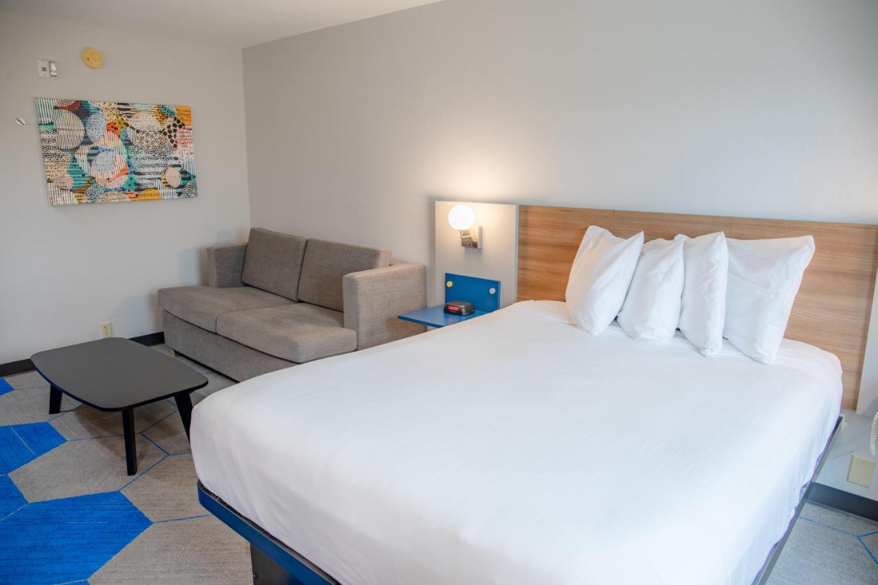 1 Queen Bed, Mobility Accessible Studio Suite, Non-Smoking at Microtel Inn & Suites by Wyndham Kingsland Naval Base I-95