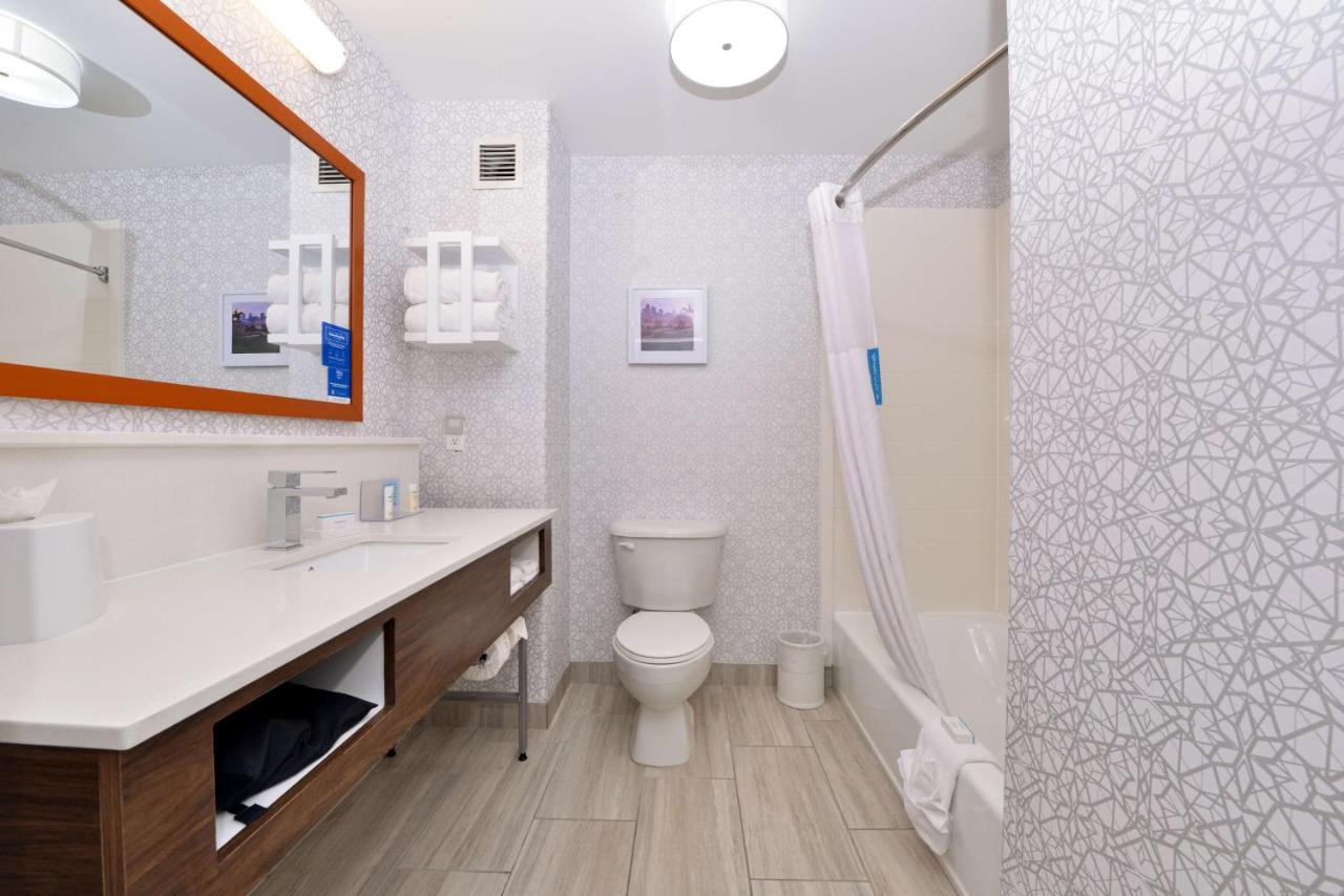 Queen Room with Two Queen Beds at Hampton Inn Kansas City Northeast