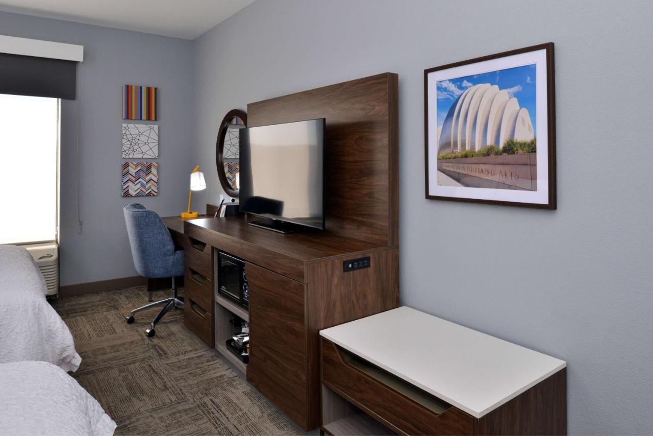 Queen Room with Two Queen Beds at Hampton Inn Kansas City Northeast