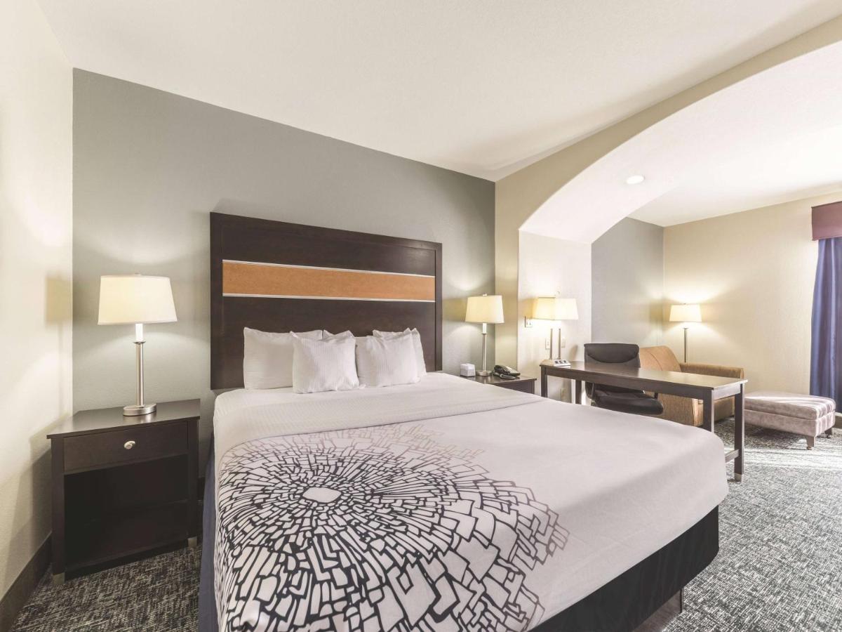 Executive King Room at La Quinta Inn & Suites by Wyndham Tulsa - Catoosa Route 66