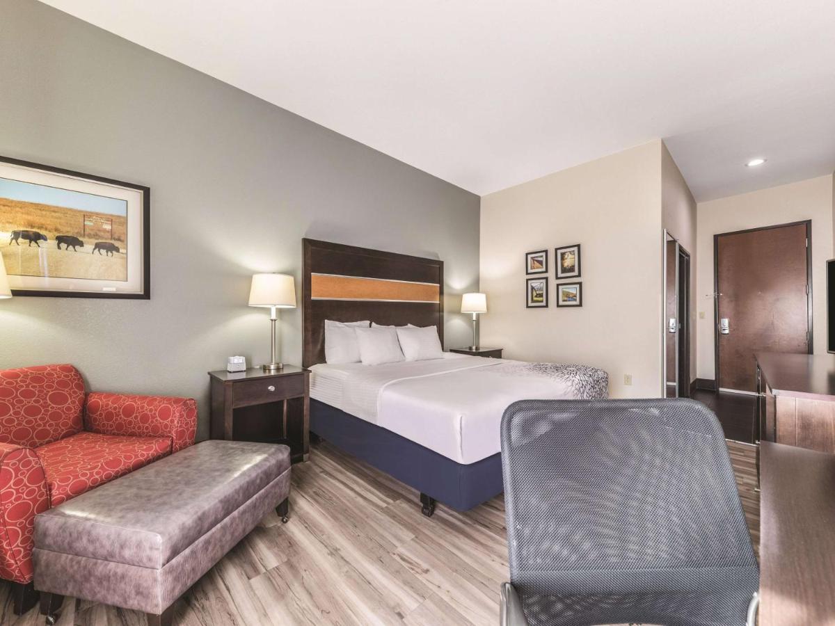 King Room - Mobility Access at La Quinta Inn & Suites by Wyndham Tulsa - Catoosa Route 66