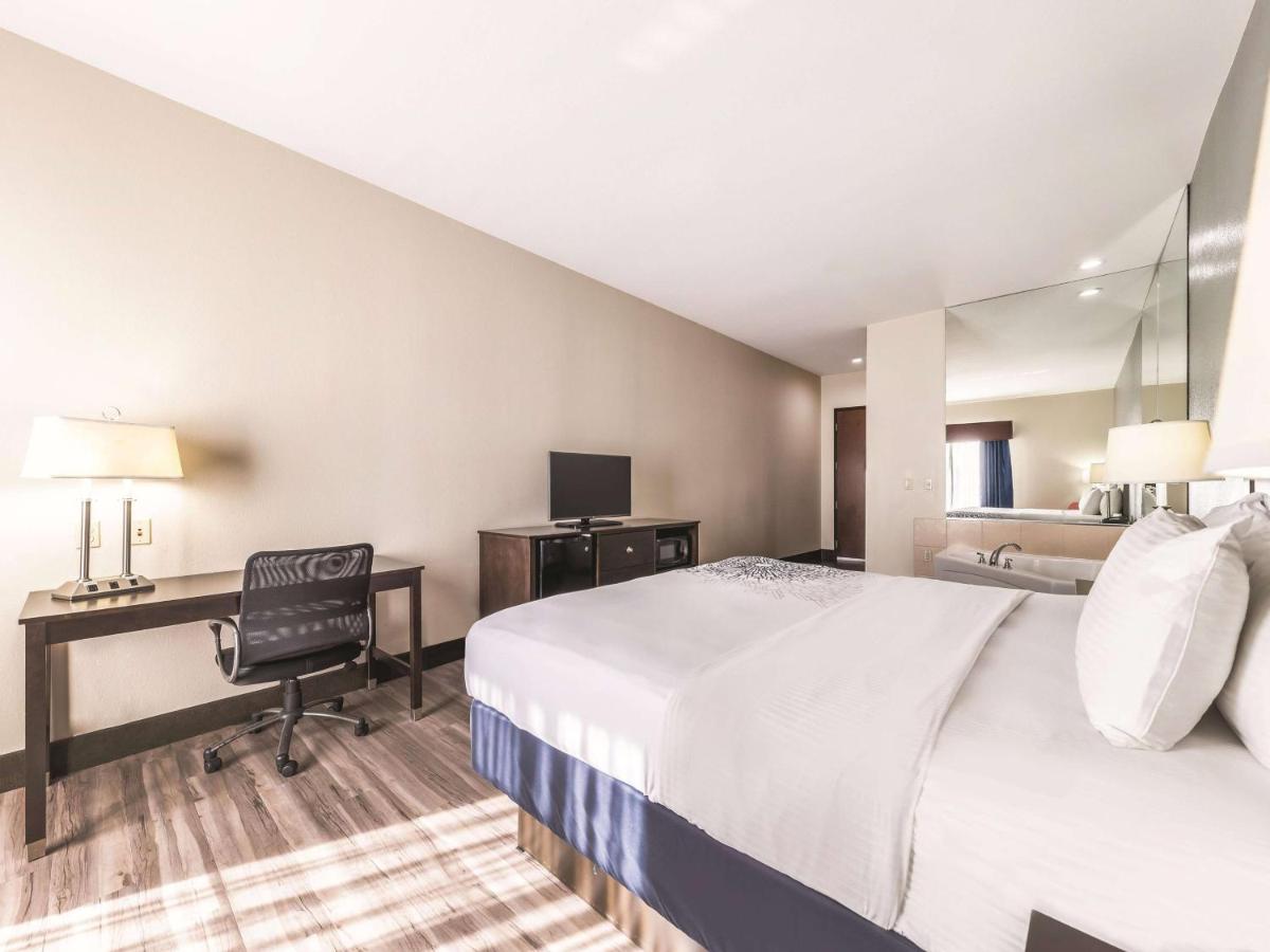 Deluxe King Room - Non-Smoking at La Quinta Inn & Suites by Wyndham Tulsa - Catoosa Route 66