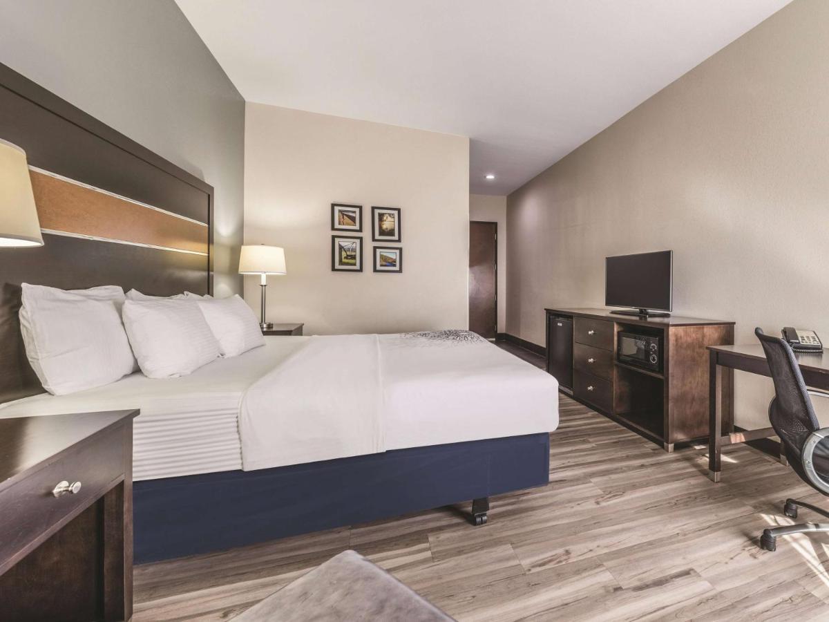 King Room - Mobility Access at La Quinta Inn & Suites by Wyndham Tulsa - Catoosa Route 66