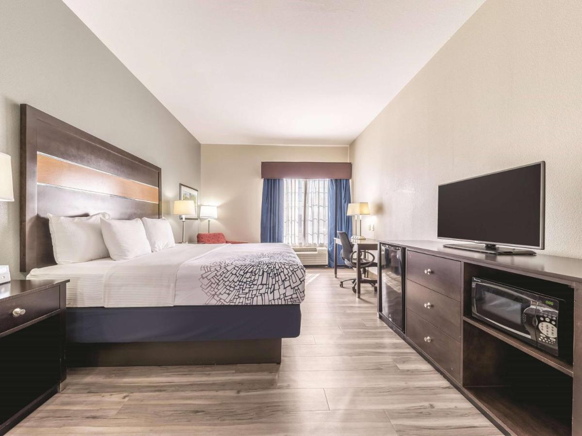 Deluxe King Room - Non-Smoking at La Quinta Inn & Suites by Wyndham Tulsa - Catoosa Route 66