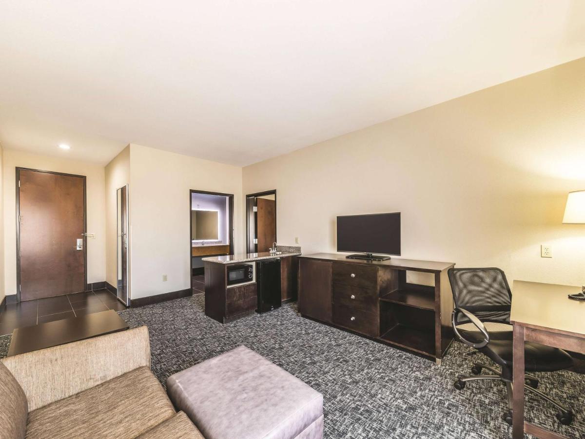 Deluxe Two-Room King Suite - Mobility Access/Non-Smoking at La Quinta Inn & Suites by Wyndham Tulsa - Catoosa Route 66