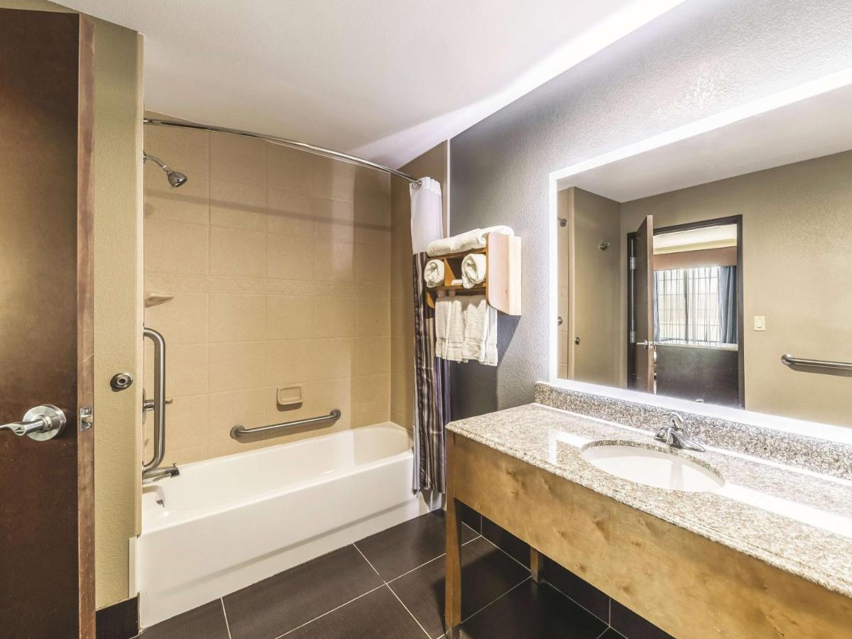 Deluxe Two-Room King Suite - Mobility Access/Non-Smoking at La Quinta Inn & Suites by Wyndham Tulsa - Catoosa Route 66