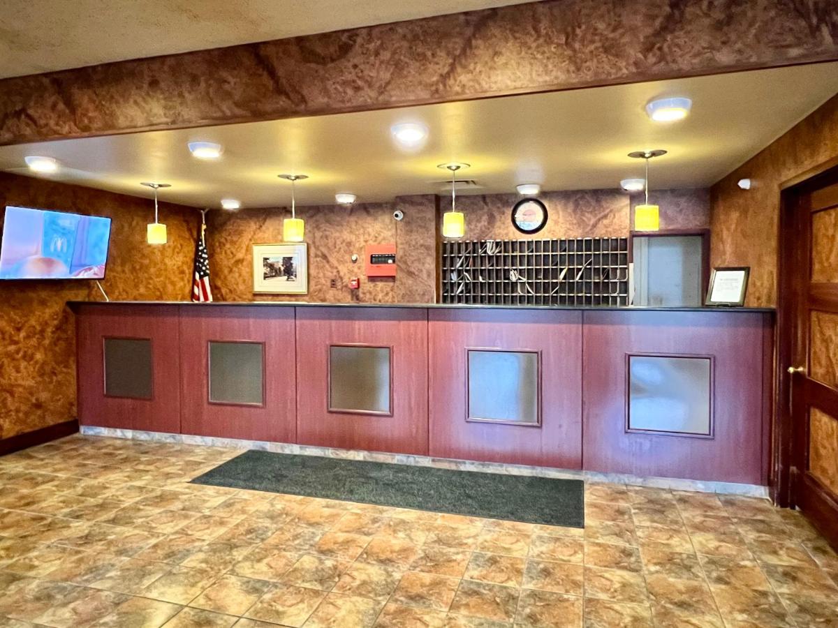 | Lenox Hotel and Suites