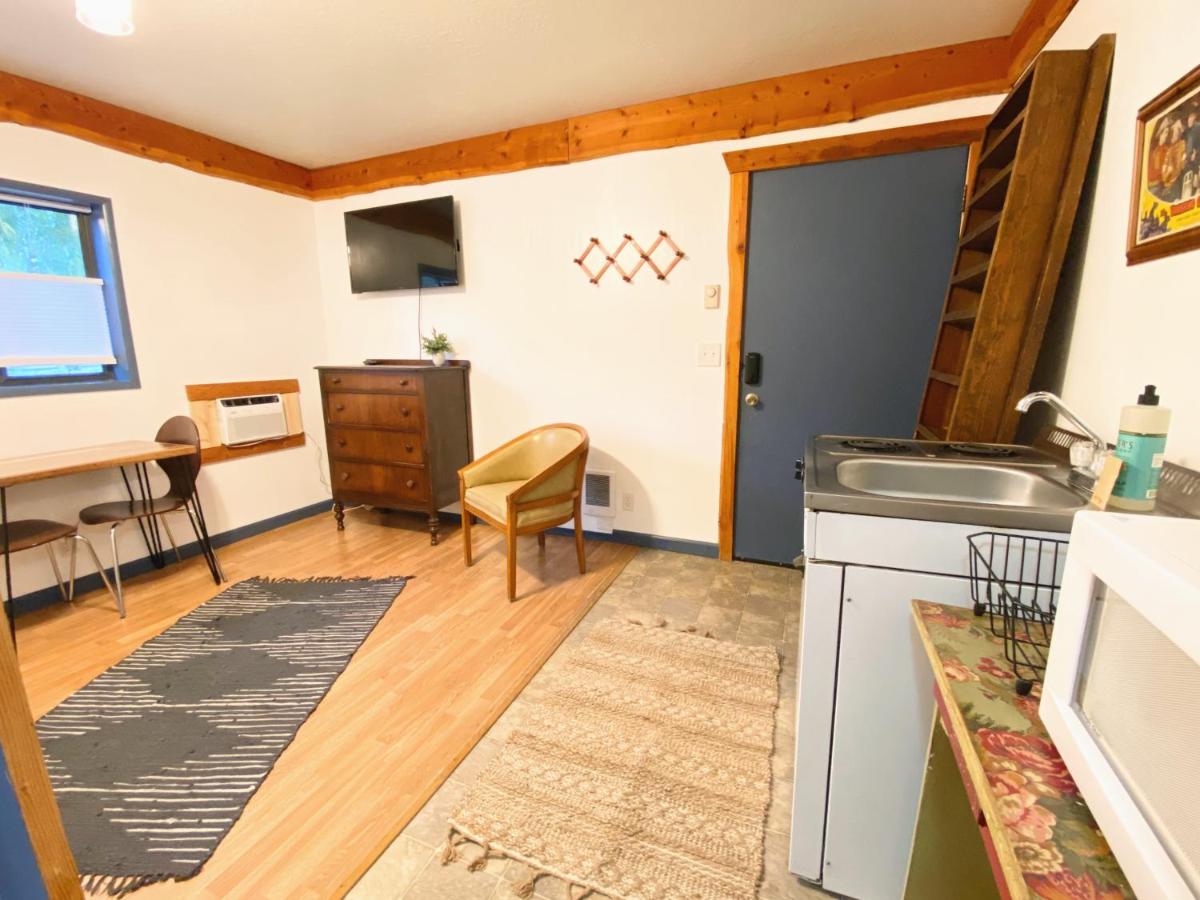  | Flathead Lake Resort