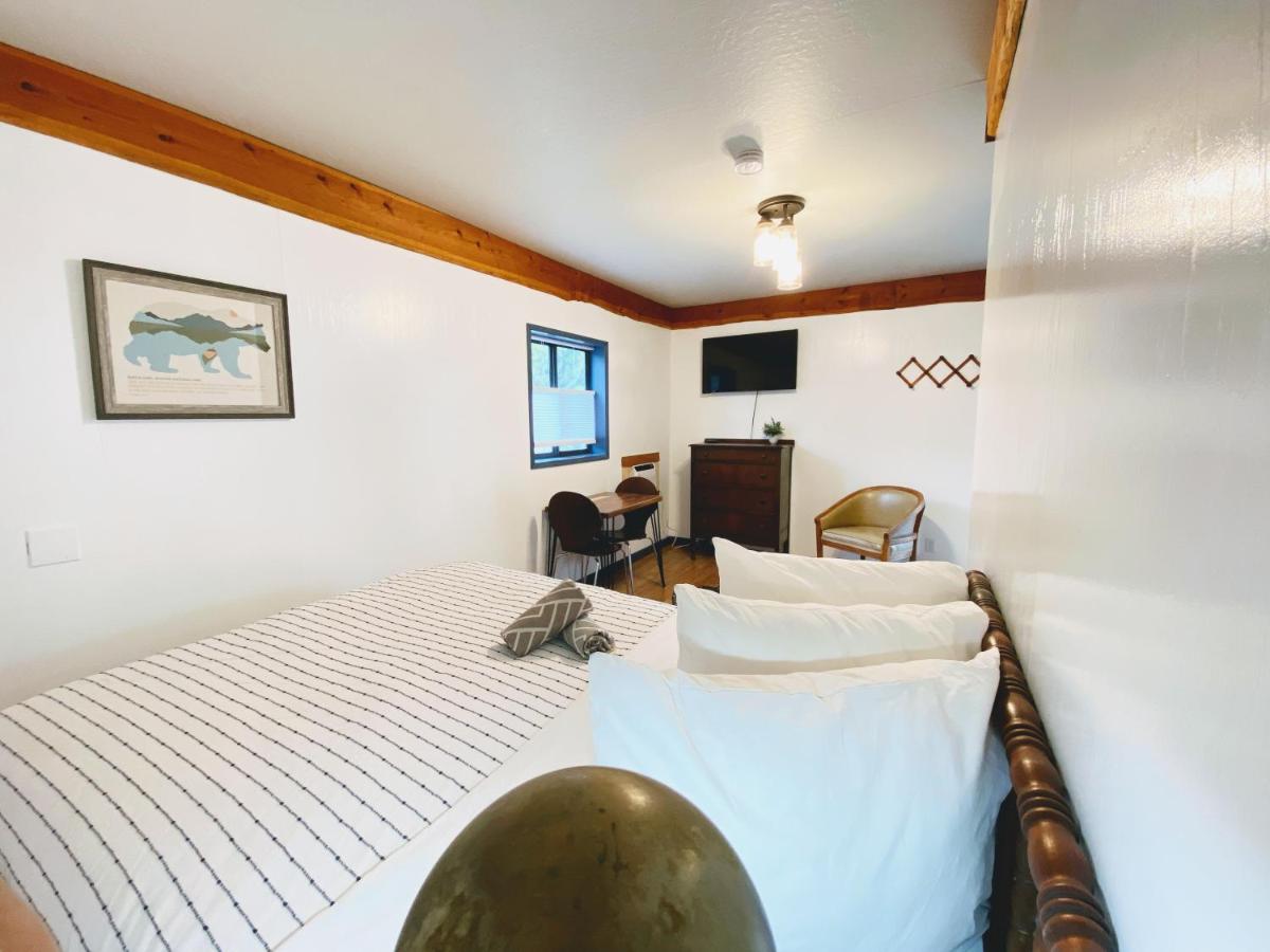 | Flathead Lake Resort