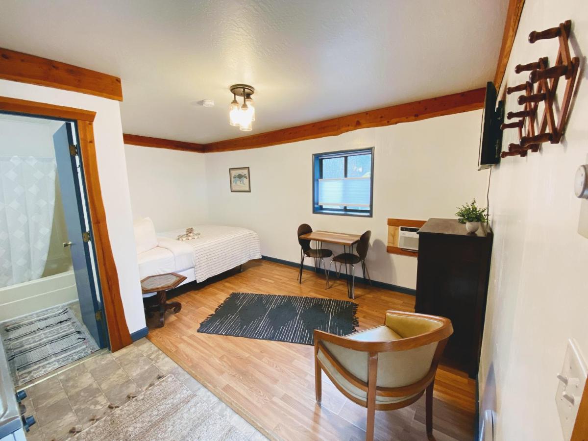| Flathead Lake Resort