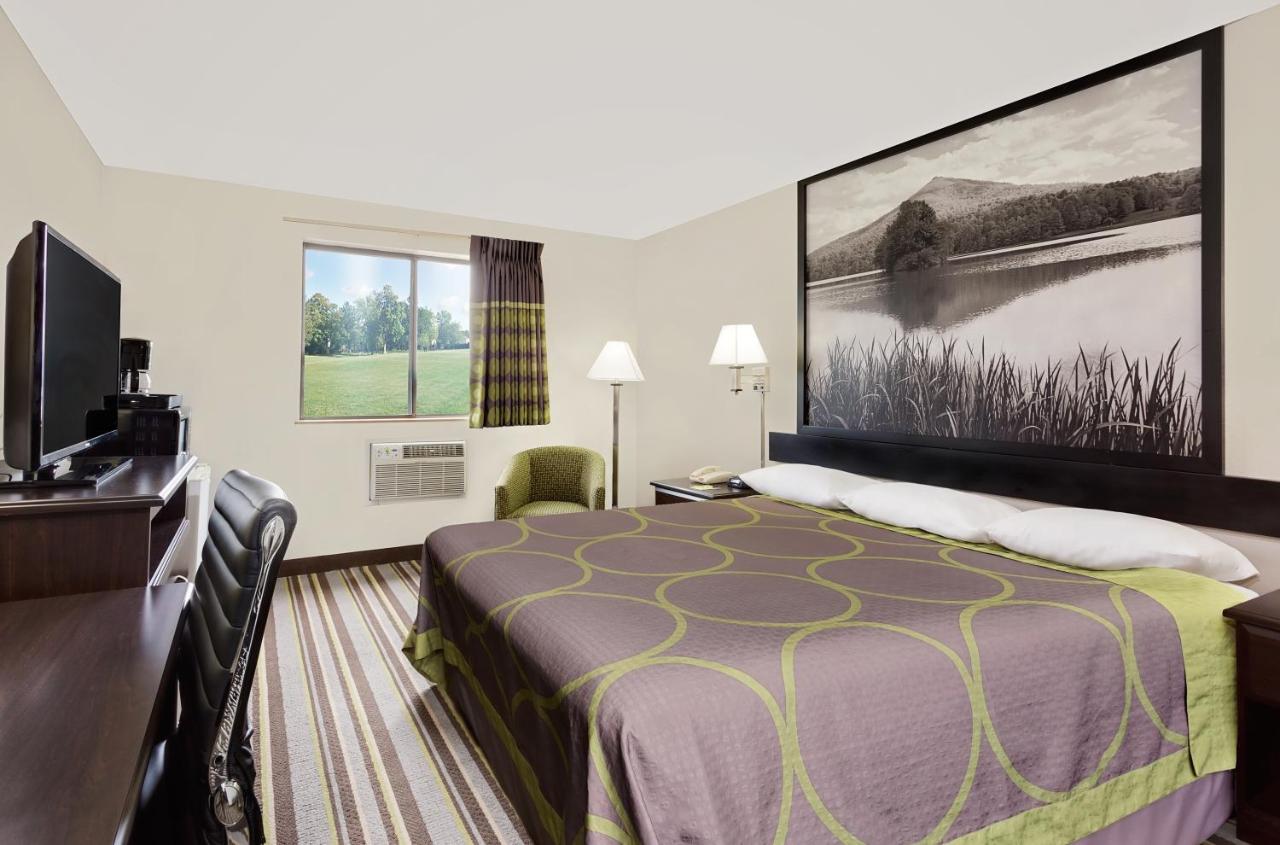 King Room - Non-Smoking at Super 8 by Wyndham Waynesboro