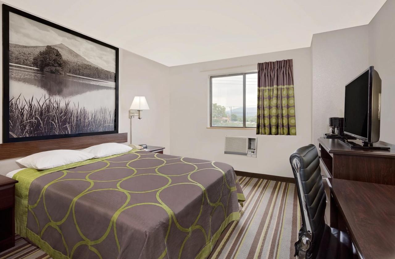 King Room - Non-Smoking at Super 8 by Wyndham Waynesboro