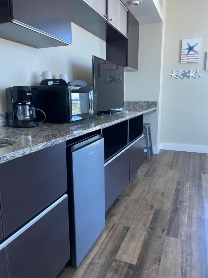 Studio Deluxe, Partial Ocean View at Days Inn by Wyndham Biloxi Beach