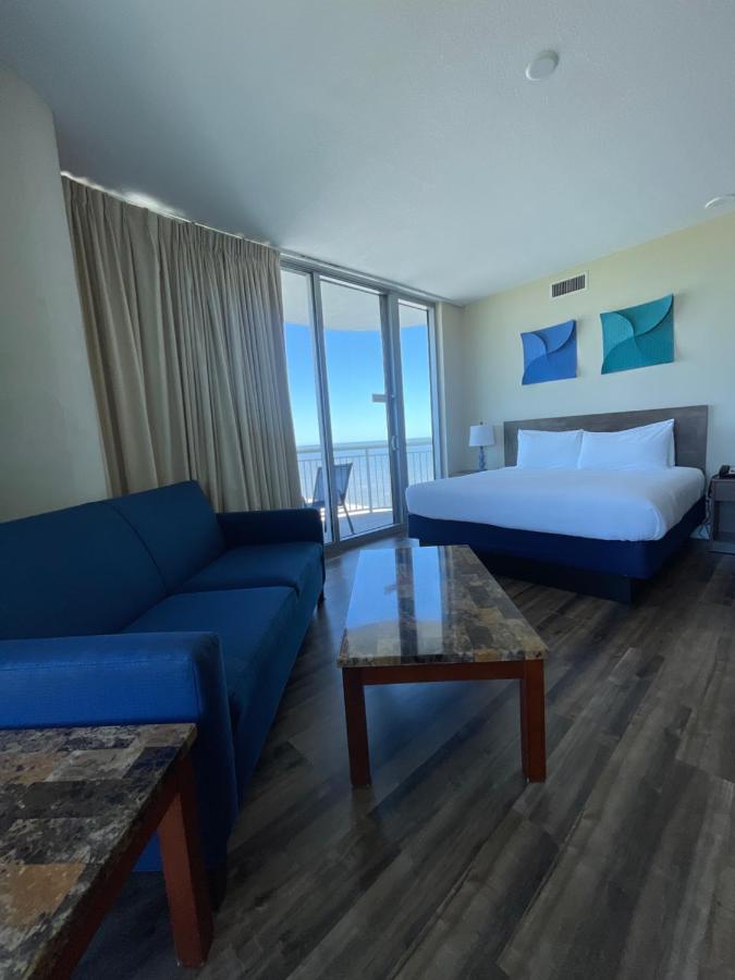 Studio Deluxe, Partial Ocean View at Days Inn by Wyndham Biloxi Beach