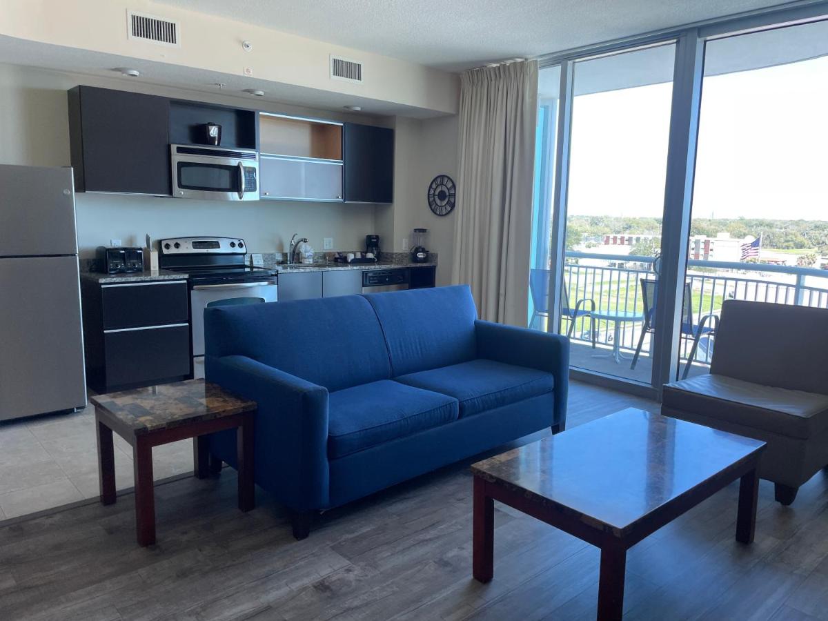One Bedroom Deluxe Suite, Partial Ocean View at Days Inn by Wyndham Biloxi Beach