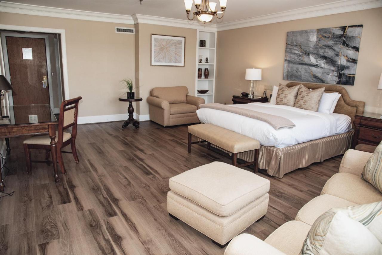 Executive King Suite City View with Sofabed,  Whirlpool In Bath/Non Smoking at Haywood Park Hotel, an Ascend Collection Hotel