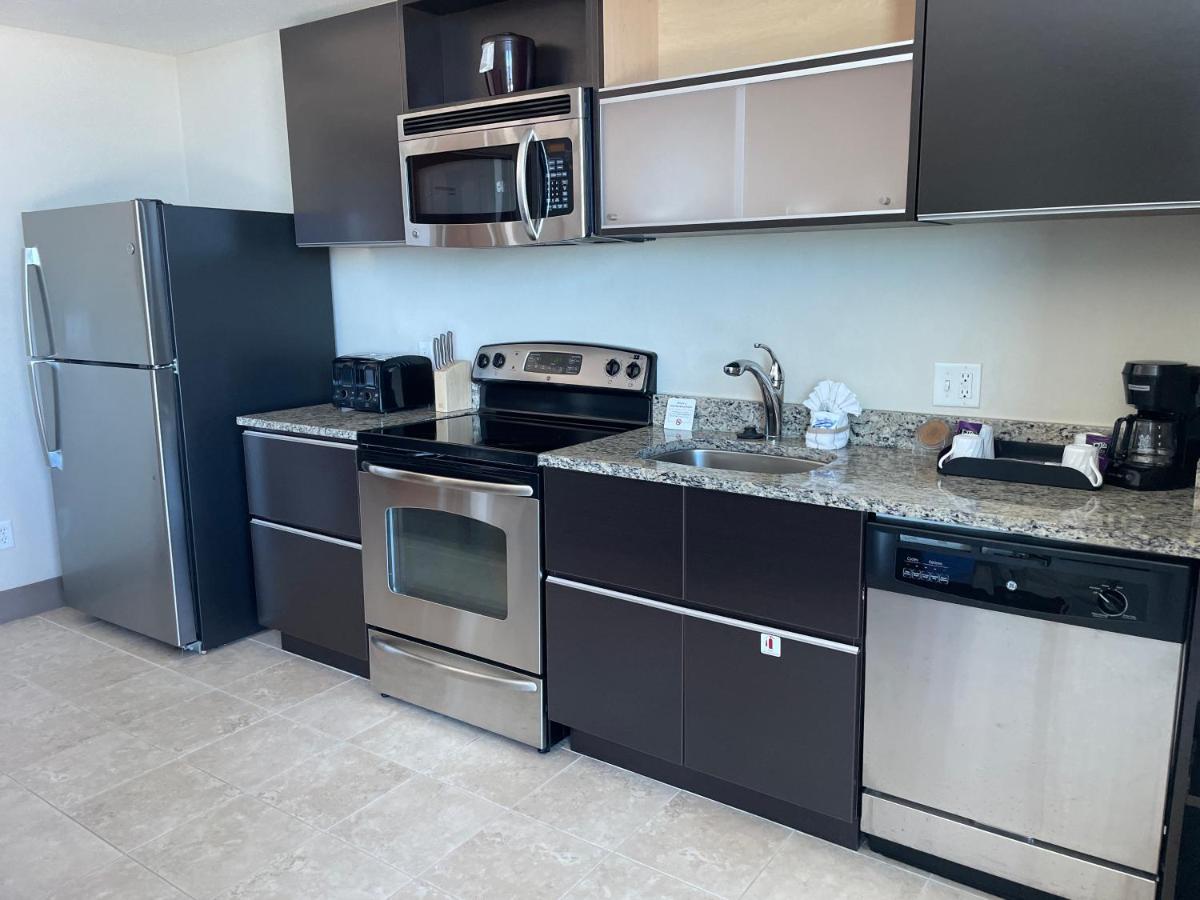 One Bedroom Deluxe Suite, Partial Ocean View at Days Inn by Wyndham Biloxi Beach